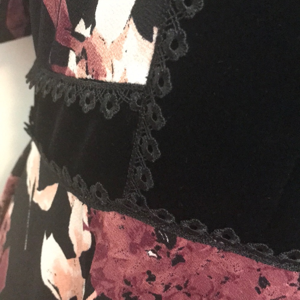 5🌟- Unique Ivanka Trump Dress - Picture 8 of 8